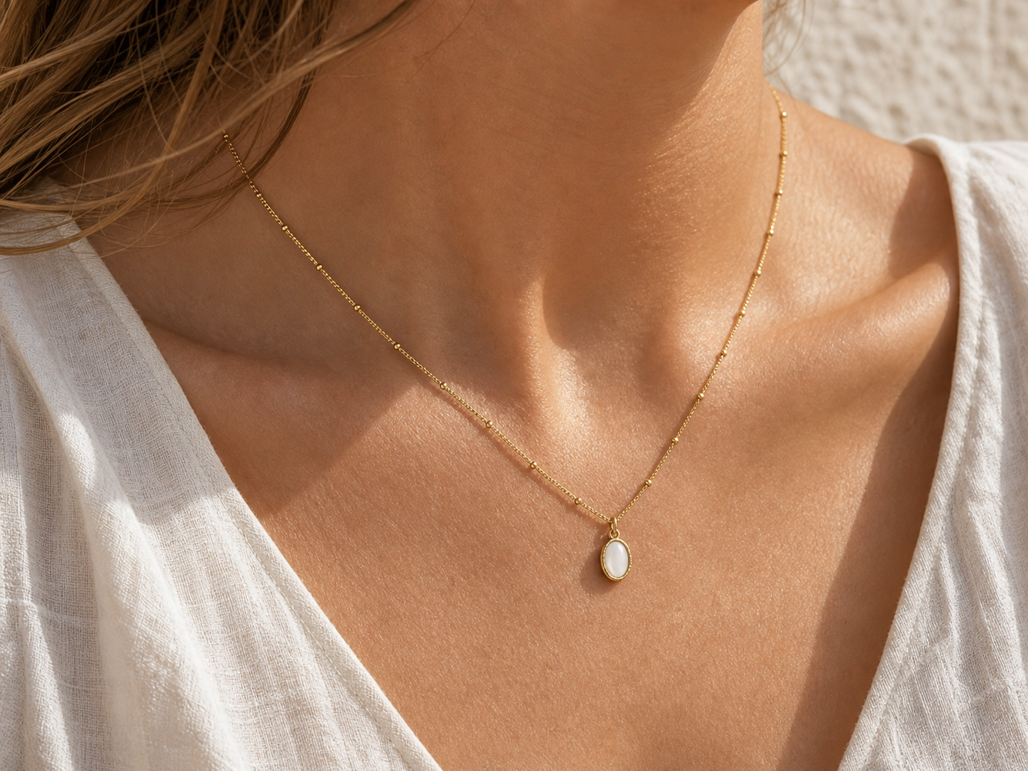 01 pearl white close collarbone
