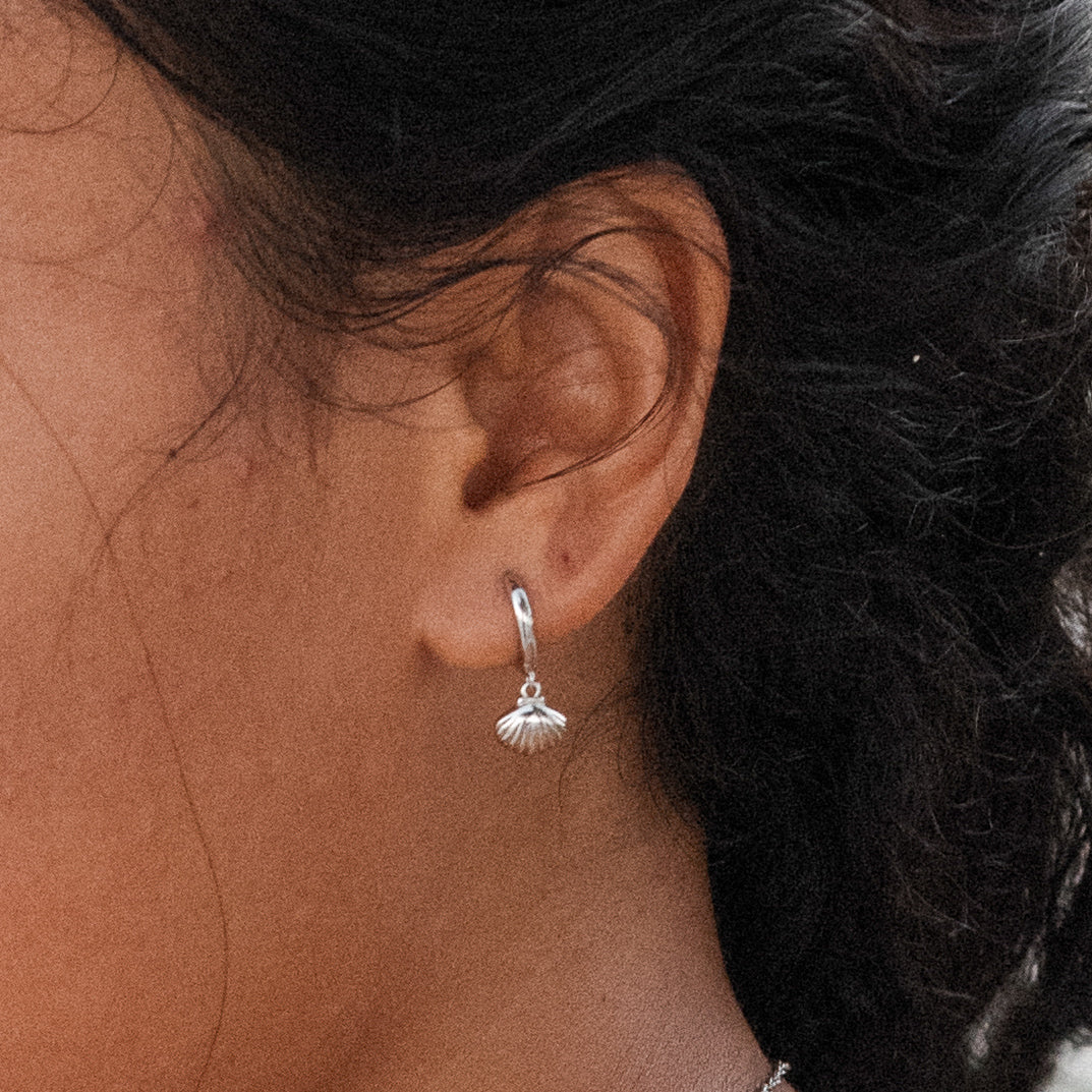 Alona Seashell Huggies