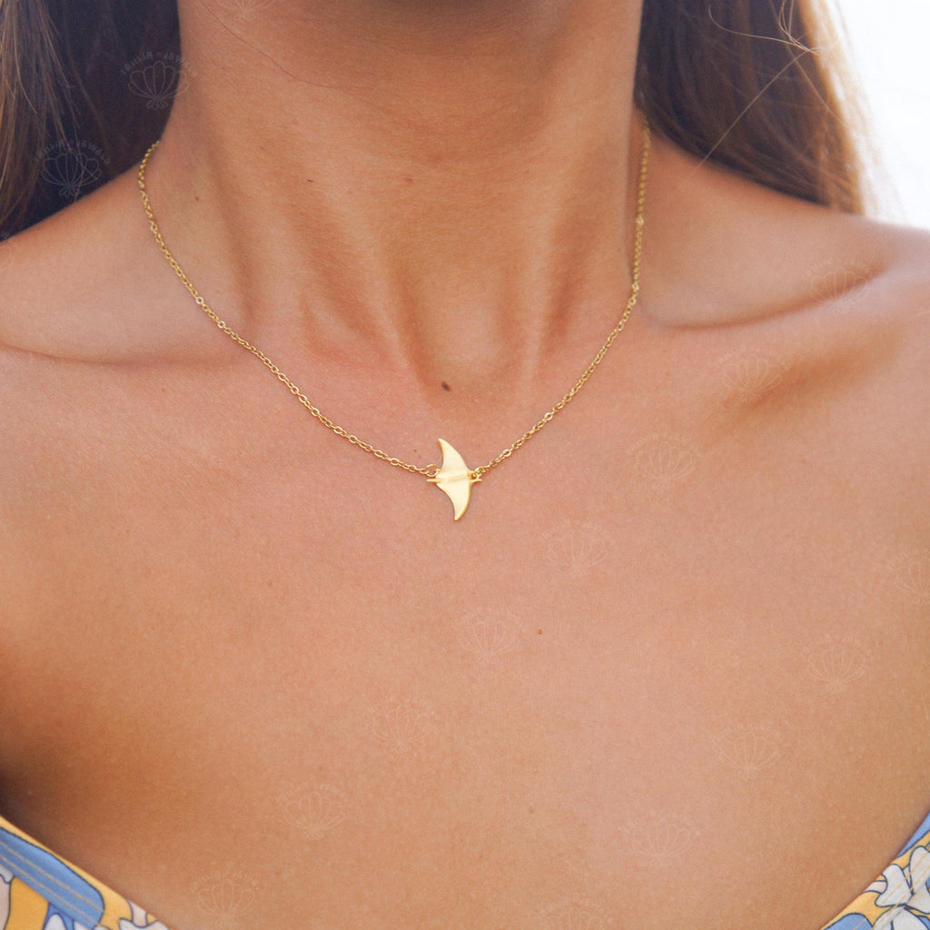 Manta Ray Necklace in gold vermeil, detail view