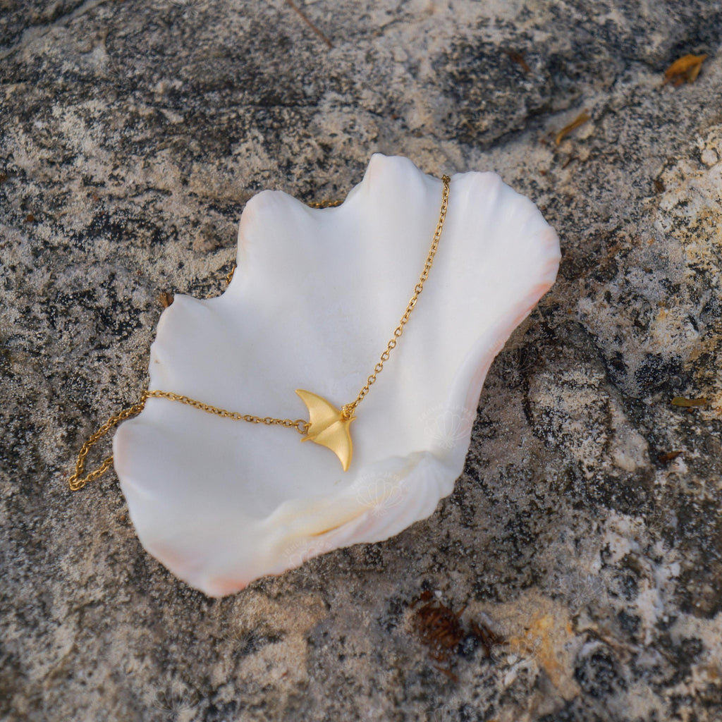 Manta Ray Necklace - angle and texture detail (4)