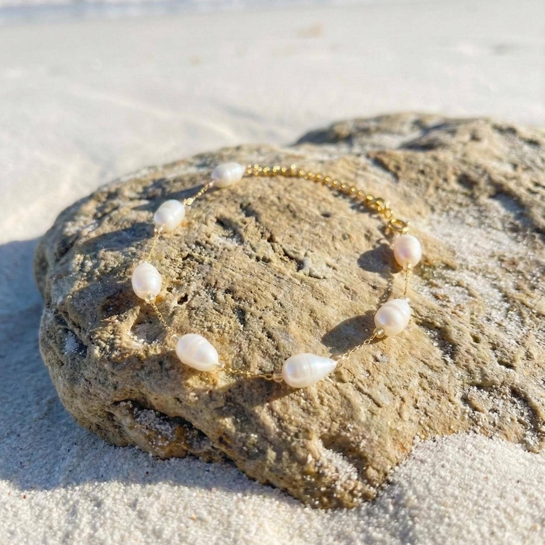Waterproof Green Jade & Freshwater Pearl Bracelet, Minimal Gold Beaded Bracelet, Dainty Natural Stone Jewelry, Everyday Summer Accessories