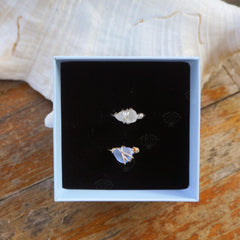 Handmade Sea Glass Ring - sunlit beach styling photo (7)